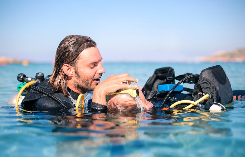 A student practicing CPR at the surface during a PADI Rescue Diver Course.