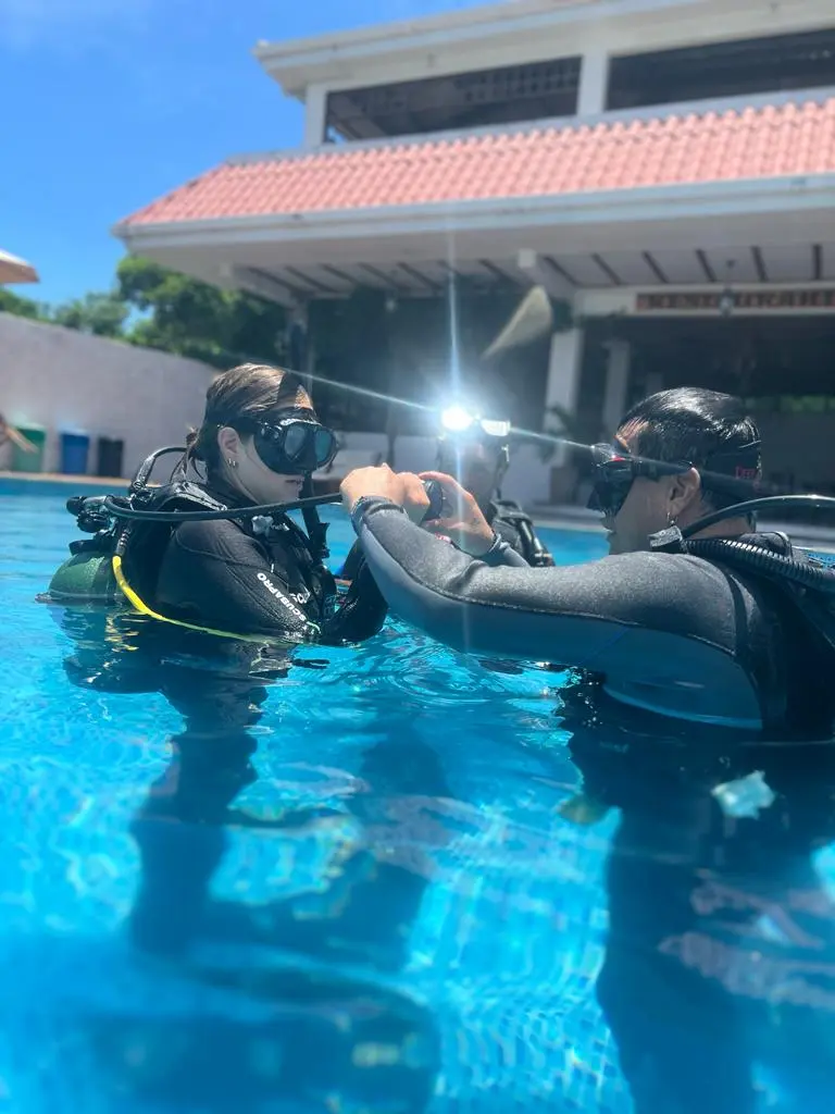 An PADI Open Water student at Galapagos Blue Evolution during a swimming pool session.